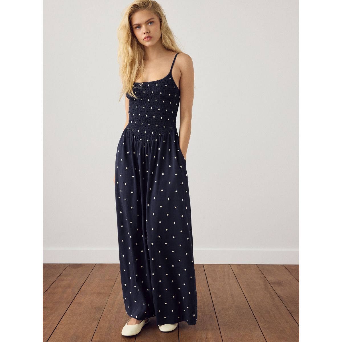 Robe longue froncée à bretelles bleu marine à pois, NEXT