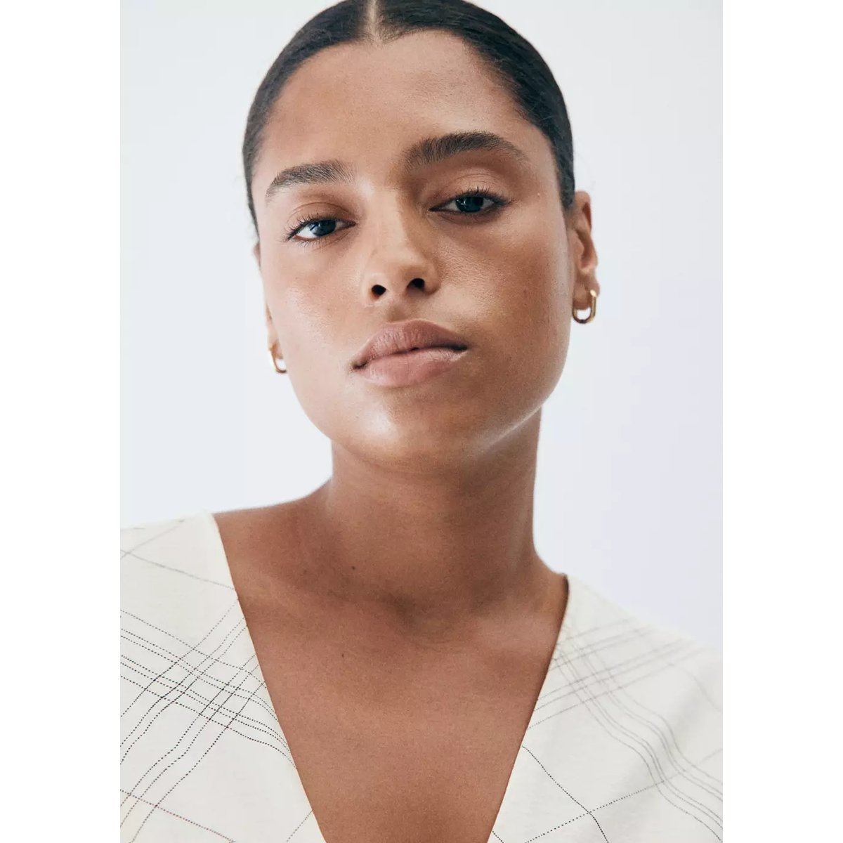 Robe à col en V froncée blanc, MANGO