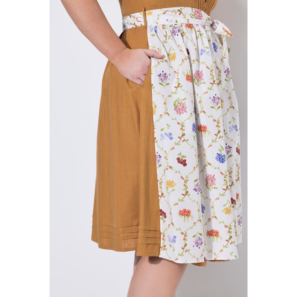 Dirndl en lin mélangé, pinces, fleurs brun doré, ULLA POPKEN