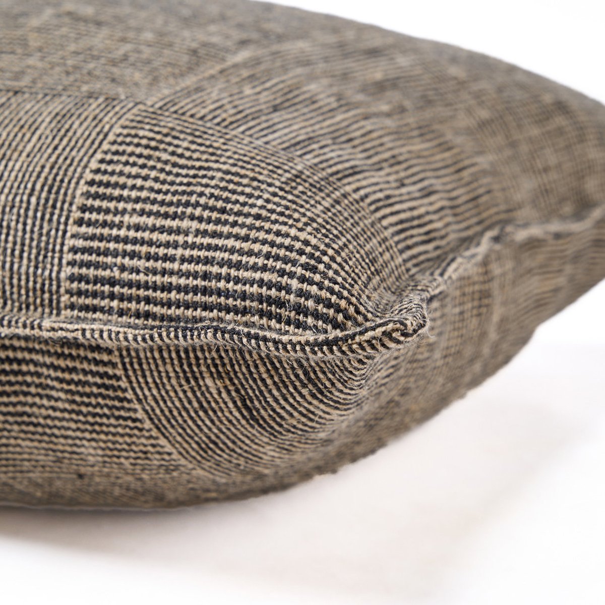 Housse de coussin en lin BLOC PARTY taupe graphite tissé, BAZAR BIZAR