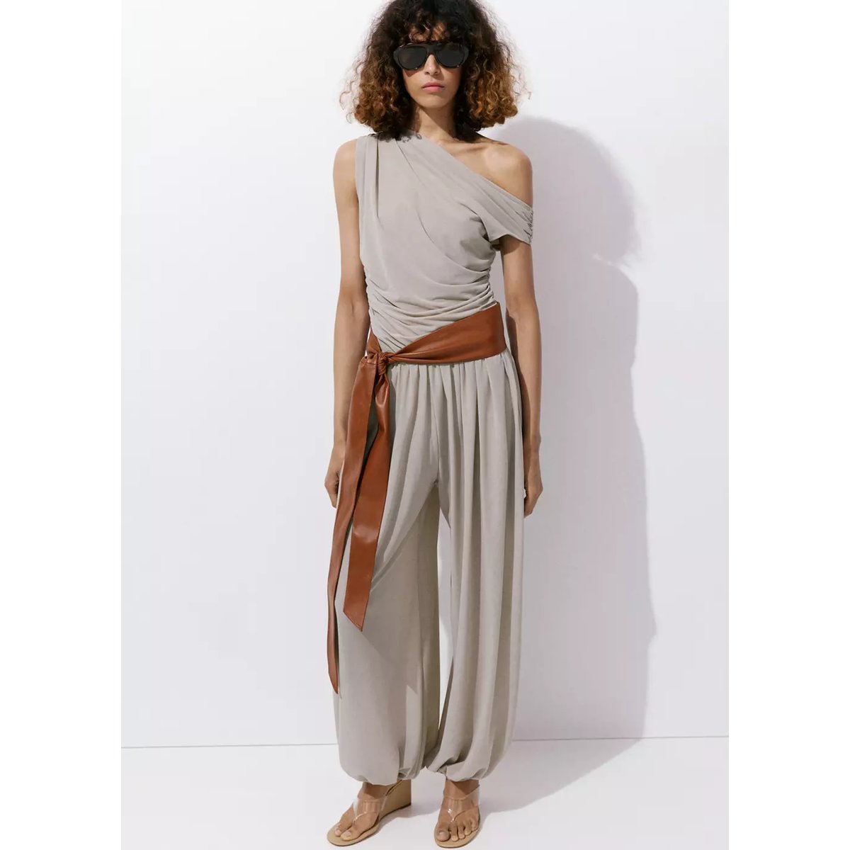 Top asymétrique drapé gris clair/pastel, MANGO