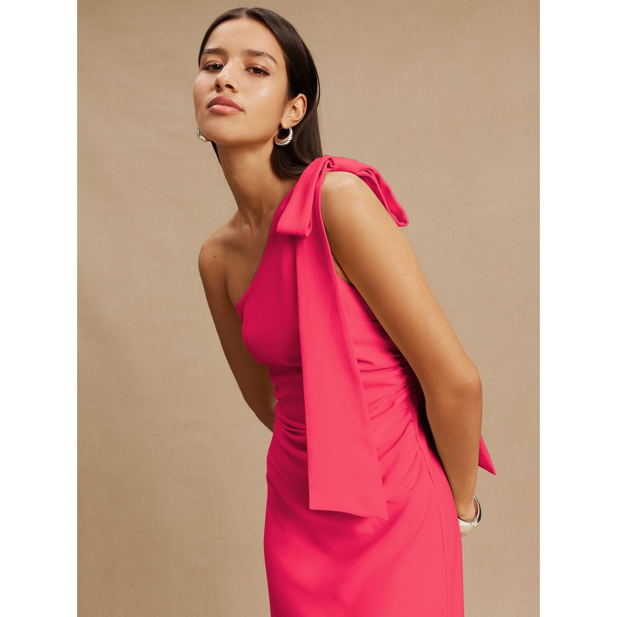 Robe demoiselle d’honneur asymétrique à nœud framboise, NEXT