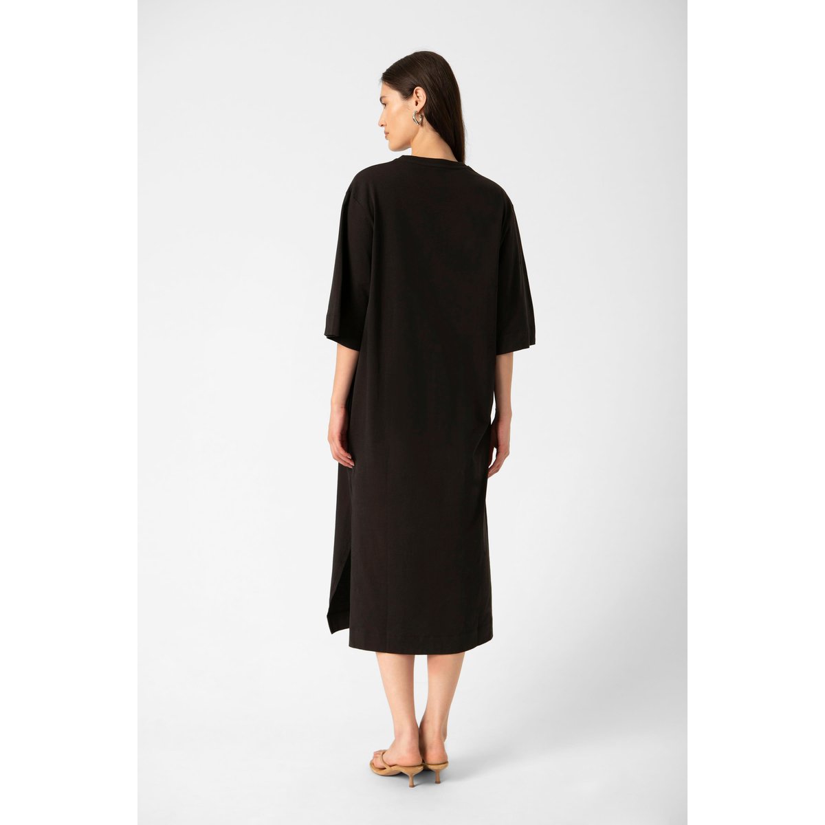 Robe noir, SOAKED IN LUXURY