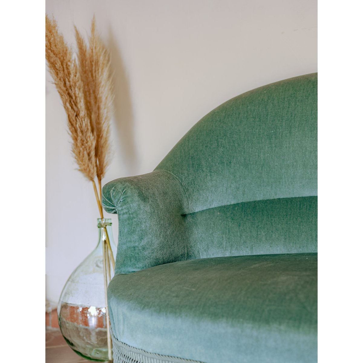 Banquette crapaud en velours turquoise céladon Martine N°60 - Bon état bleu, DEBONGOUT
