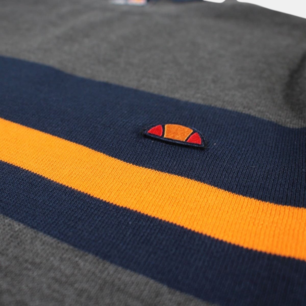 Pull style moderne à bandes contrastées gris, ELLESSE