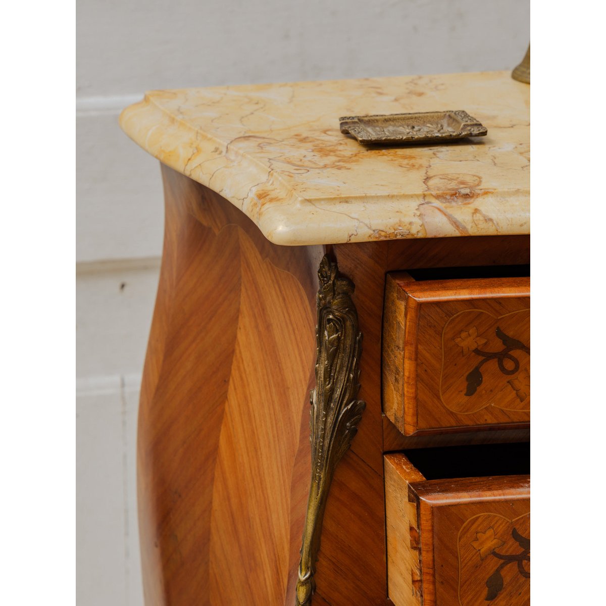 Meuble d'appoint en bois et marbre Francine N°963 - Bon état bois foncé, DEBONGOUT