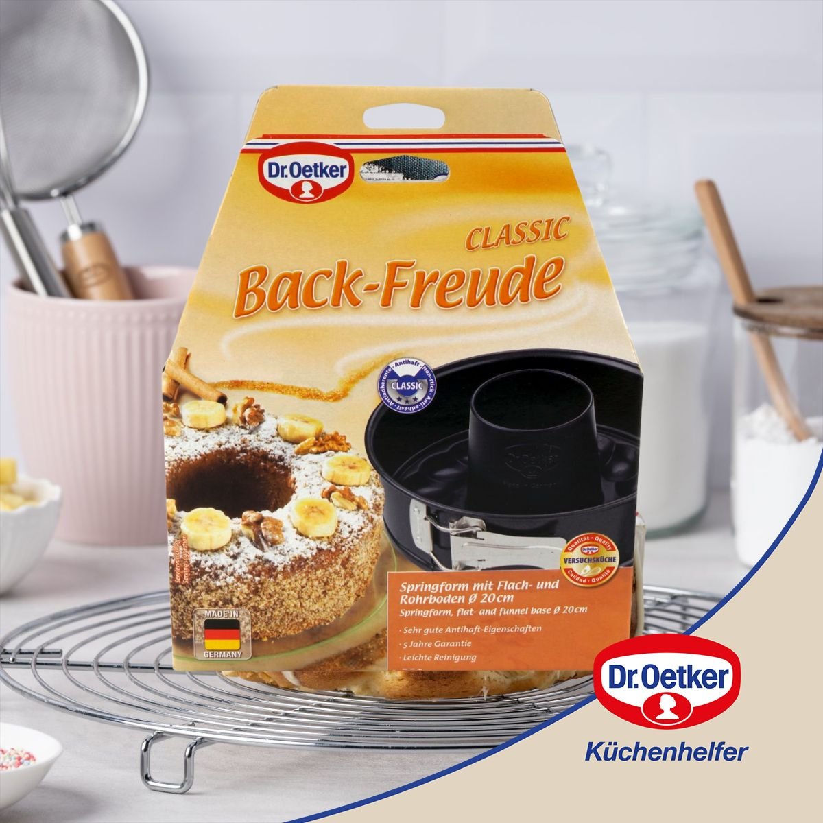 Moule à manqué à charnière avec fond à savarin 20 cm BACK FREUDE noir, DR OETKER
