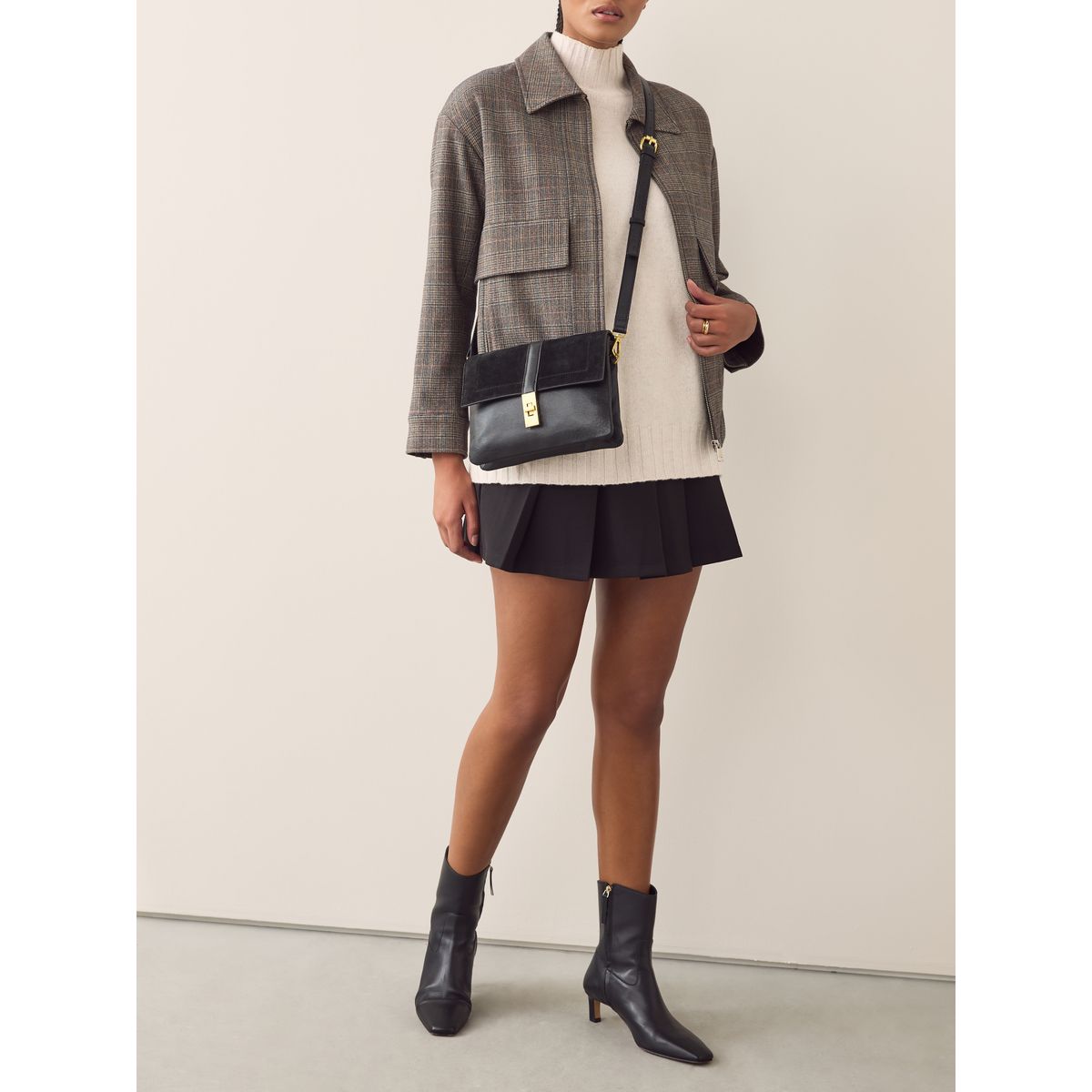 Sac à bandoulière en cuir effet croco noir, NEXT