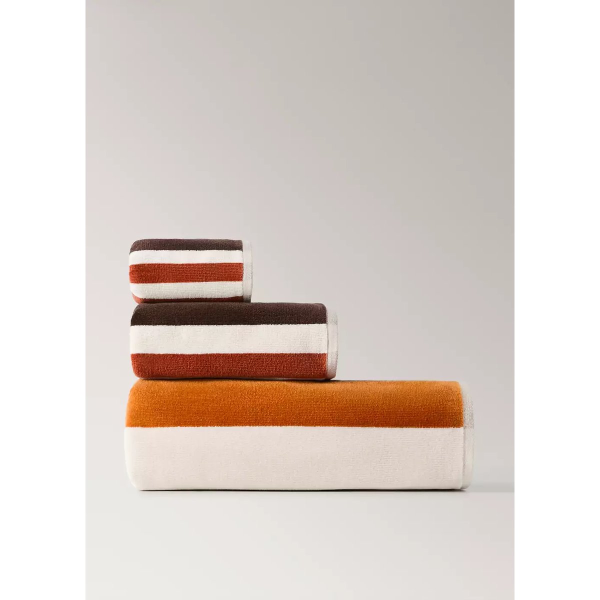 Drap de bain à rayures en coton velours tabac, MANGO HOME