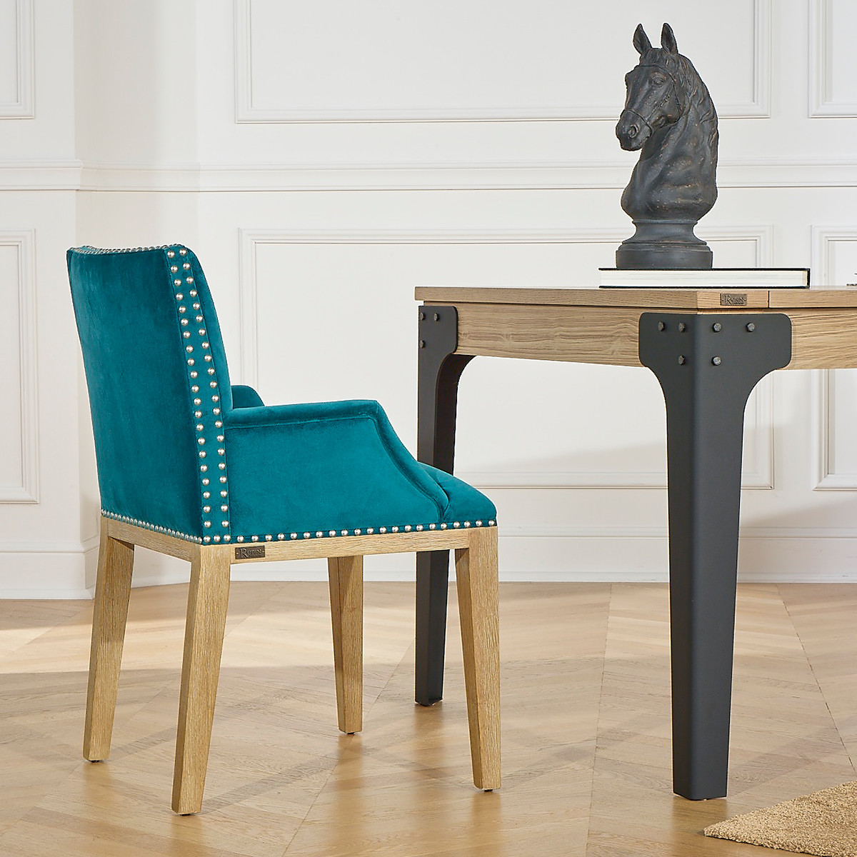 Fauteuil de table style contemporain en hévéa et velours IANA bleu canard, ROBIN DES BOIS