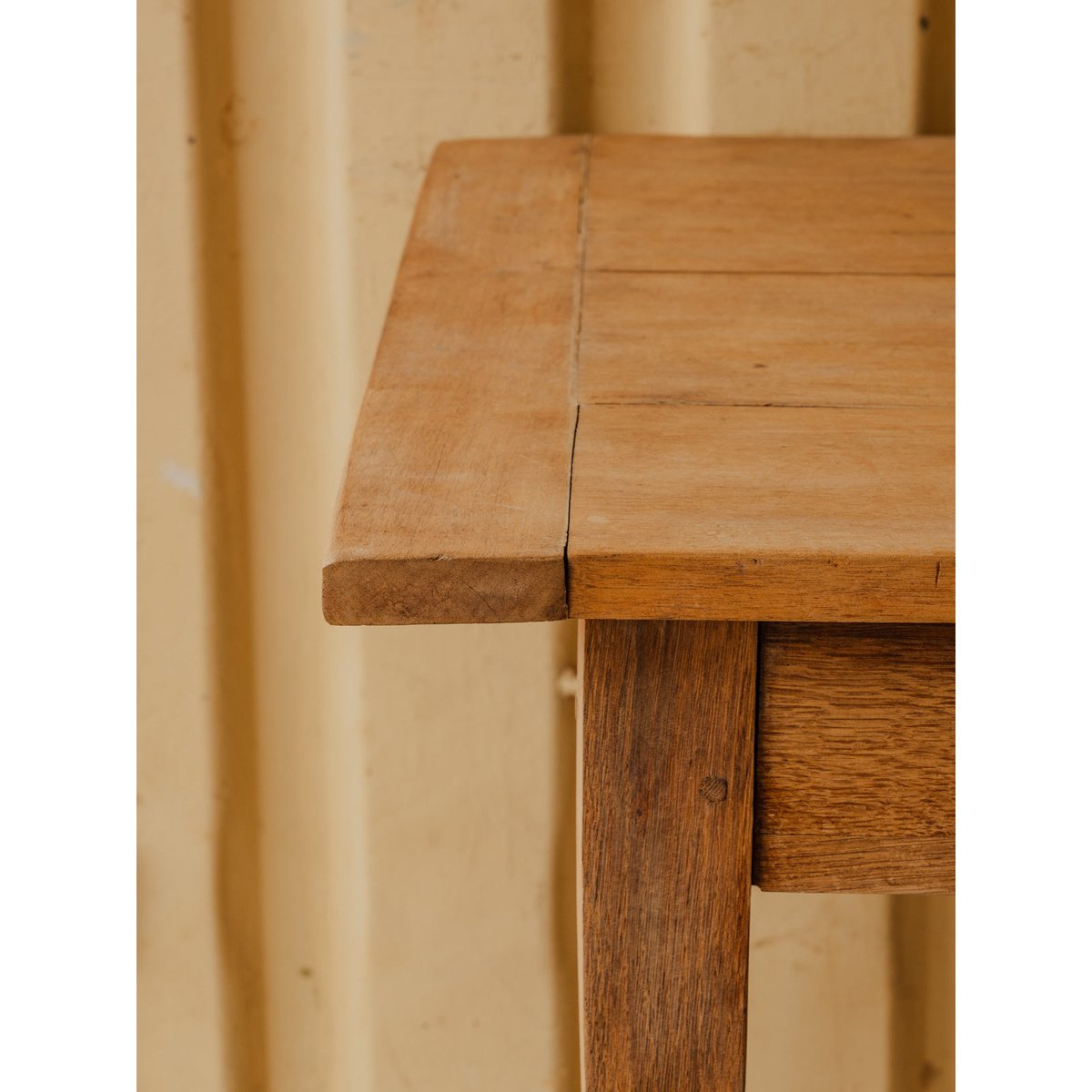 Table à manger en bois Romy N°1550 - Bon état bois foncé, DEBONGOUT