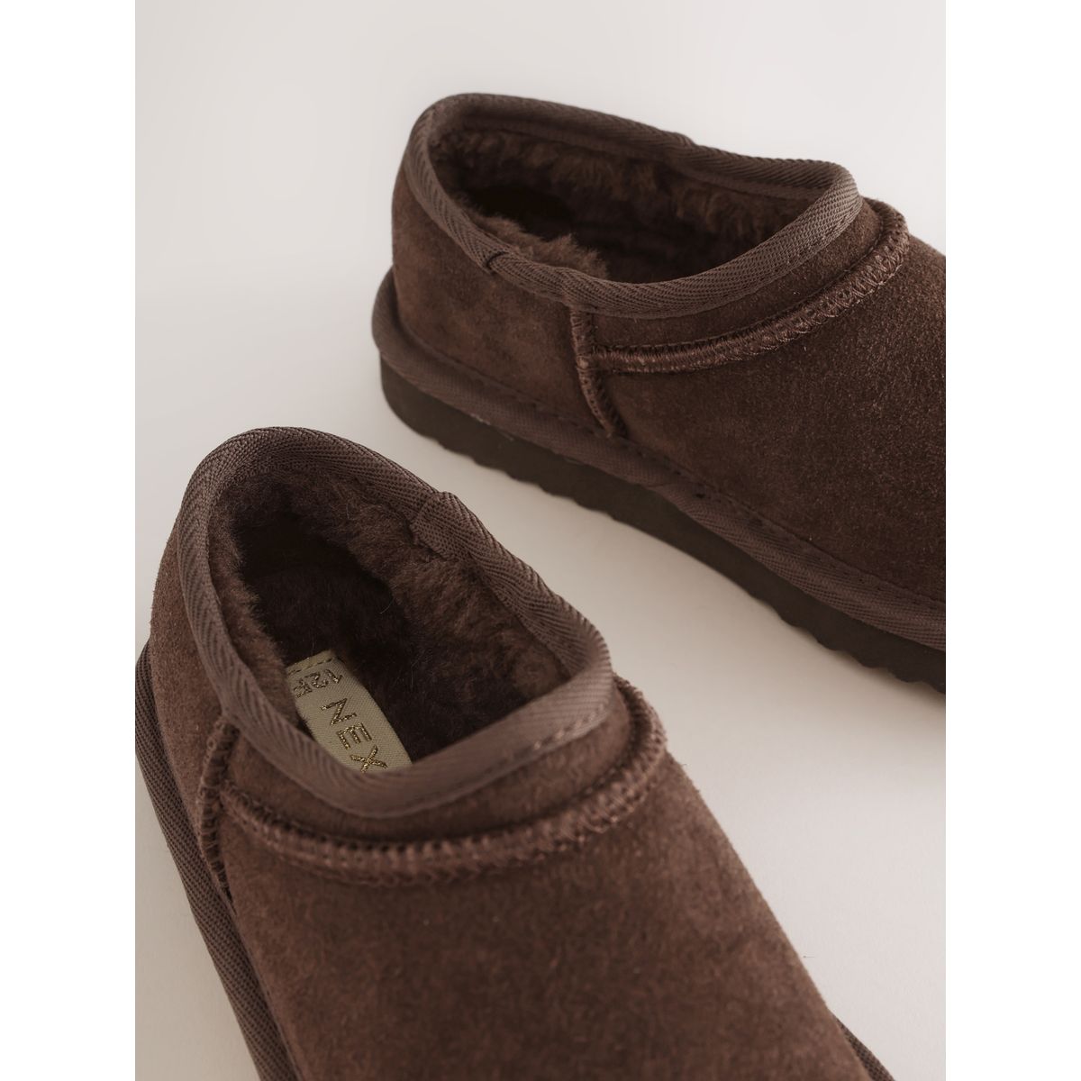 Chaussures en daim marron chocolat, NEXT