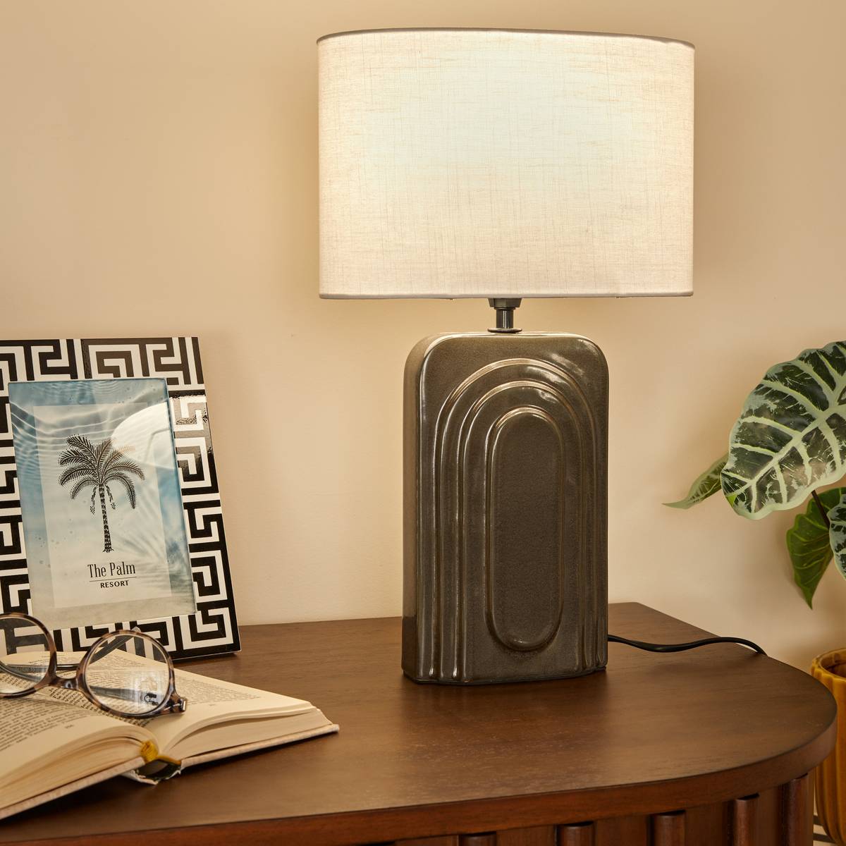Lampe à poser en grès abat-jour en tissu ovale MONIA noir, ATMOSPHERA