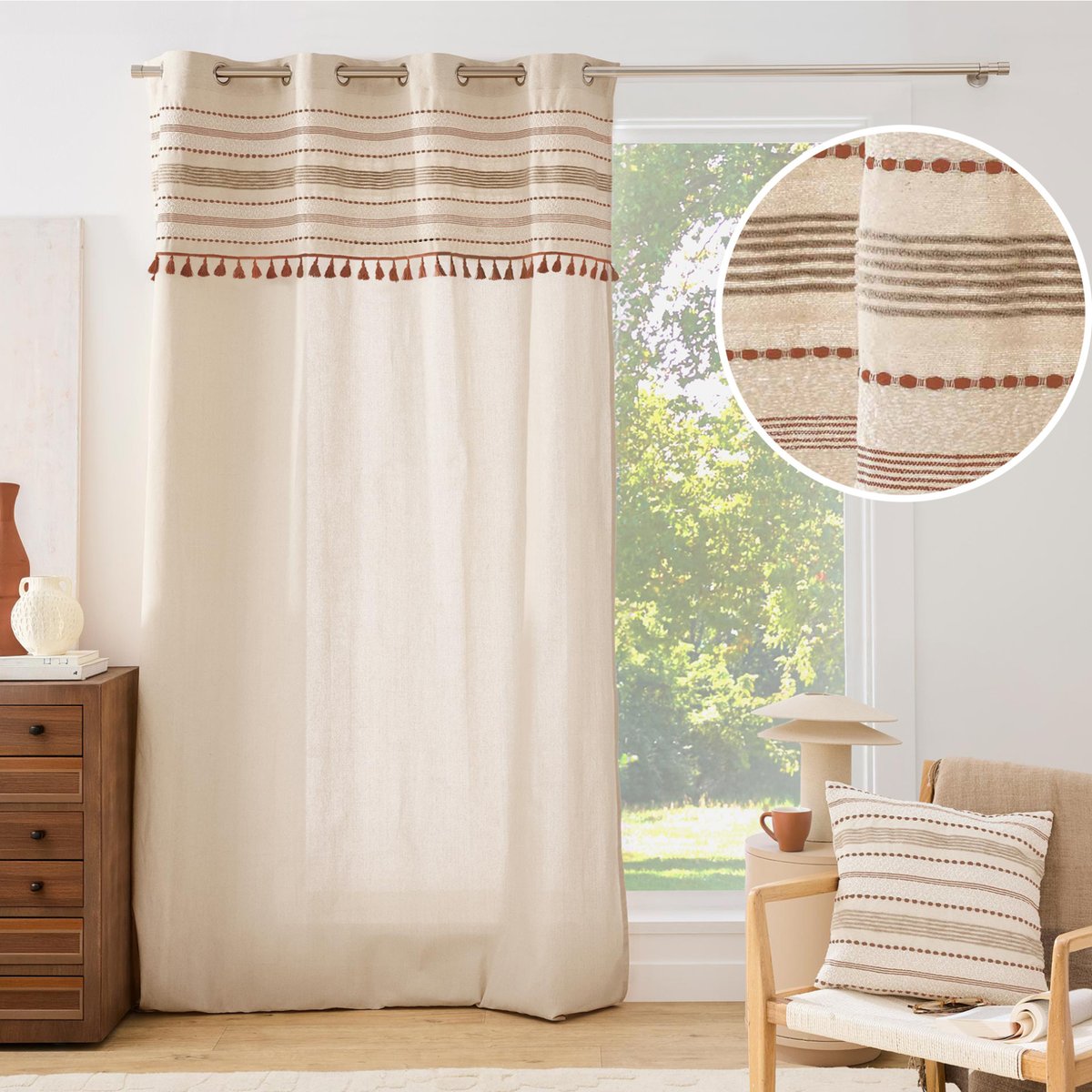Rideau tamisant à œillets en polycoton tissé avec pompons naturel, DOUCEUR D'INTÉRIEUR