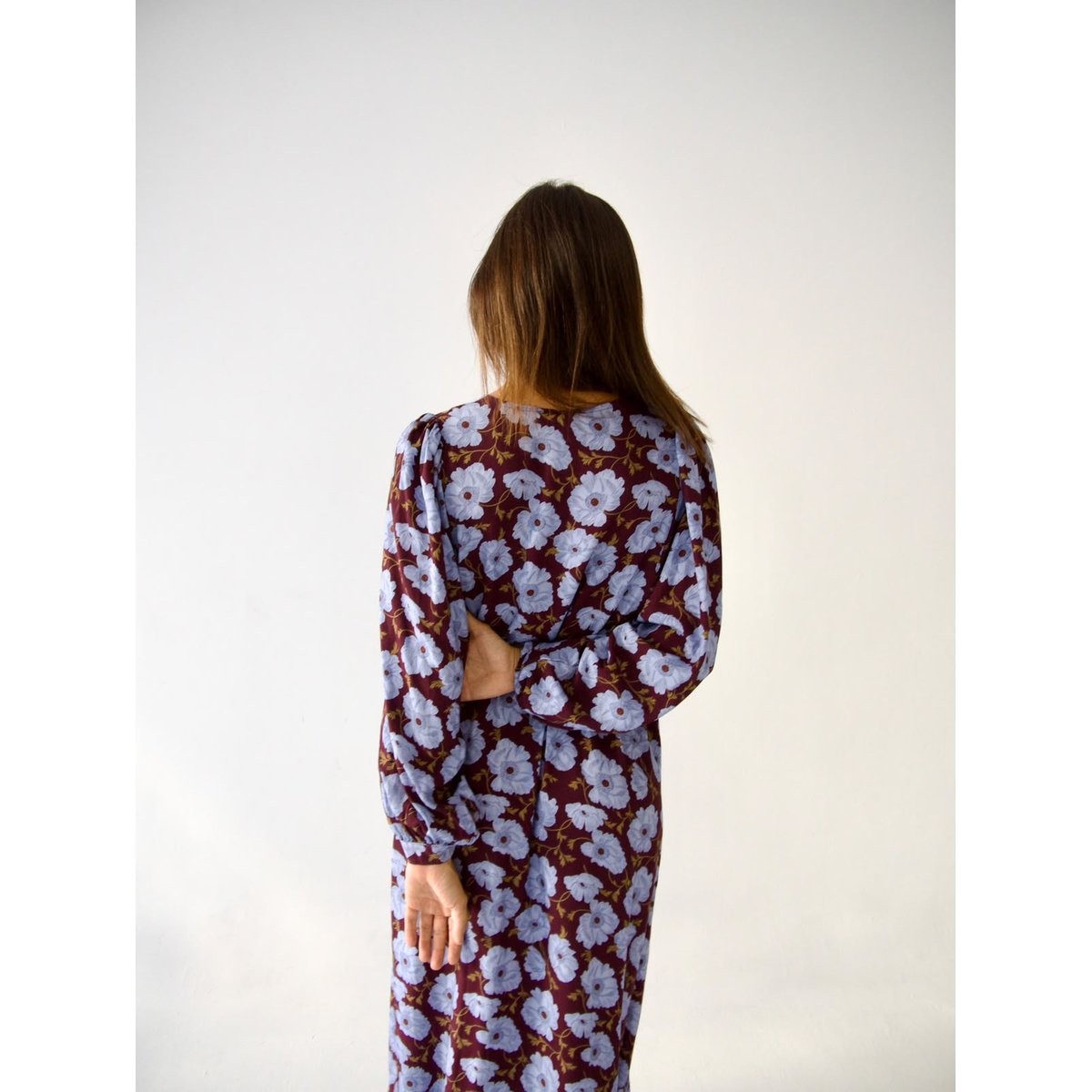 Robe longue fleurie boutonnée MICAELA bleu ciel / violet, MINDTRAVELER
