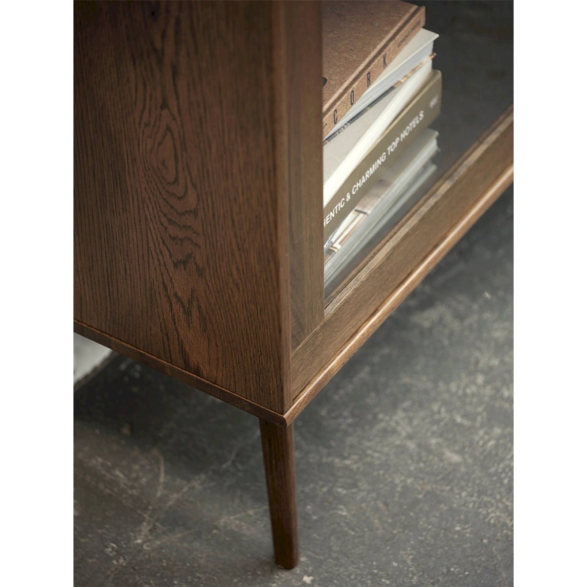 Vitrine scandinave cannage VISIMMY chêne fumé et cannage naturel, RECOLLECTION