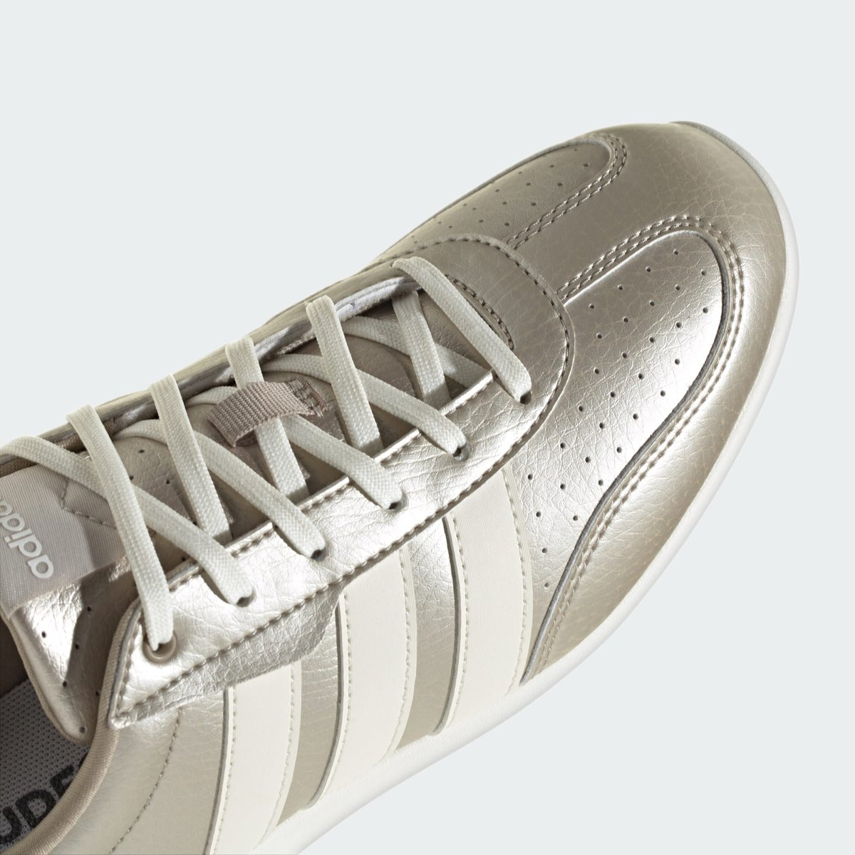 Chaussure Barreda Lo Chaussure Barreda Lo cyber metallic / off white / beige, ADIDAS SPORTSWEAR