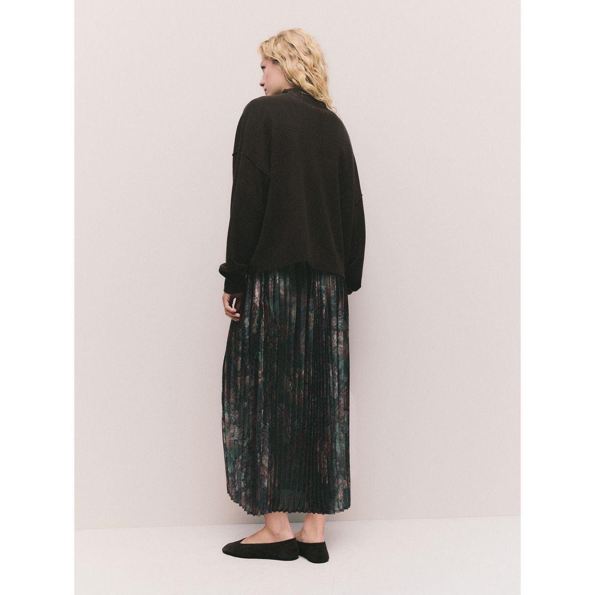Sweat 2-en-1 mi-long avec jupe en satin noir, NEXT