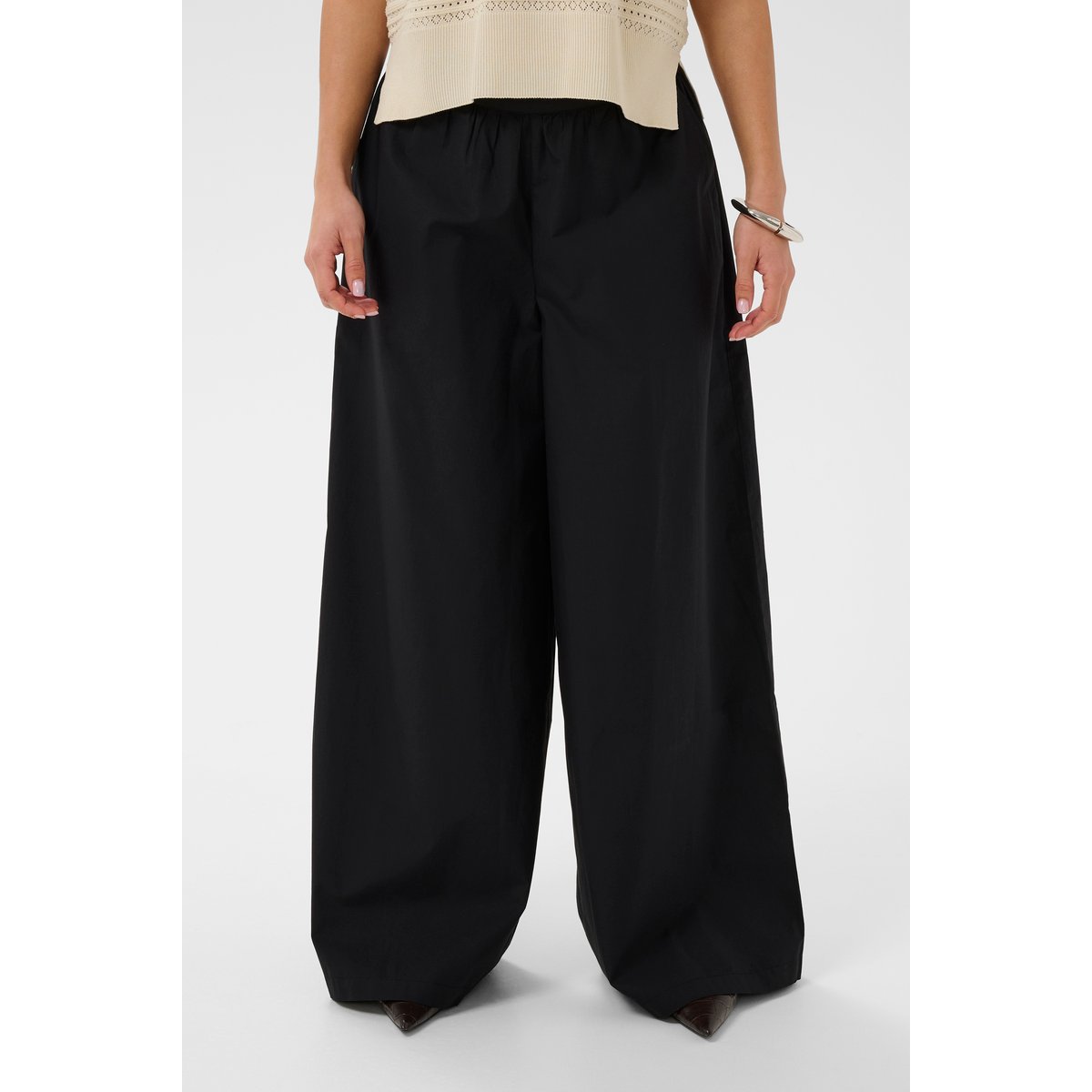 Pantalon casual noir, CULTURE