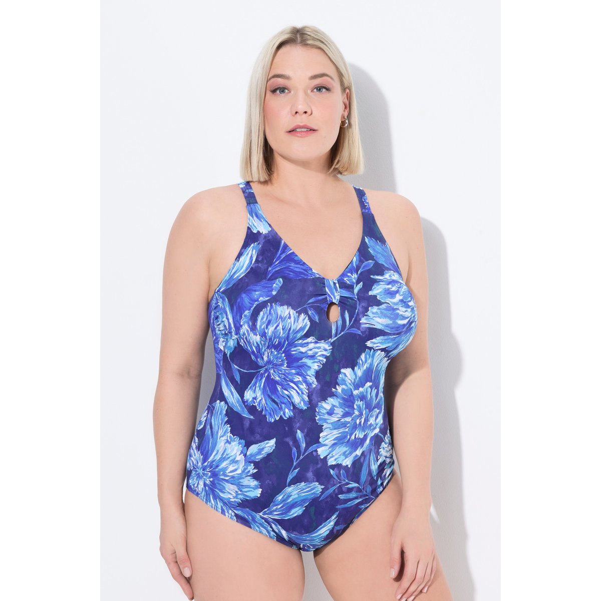Maillot de bain à fleurs. Bonnets souples. indigo, ULLA POPKEN
