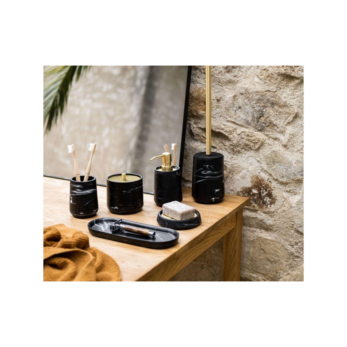 Distributeur de Savon en Polyrésine Noire Effet Marbre et Métal Doré noir, WADIGA