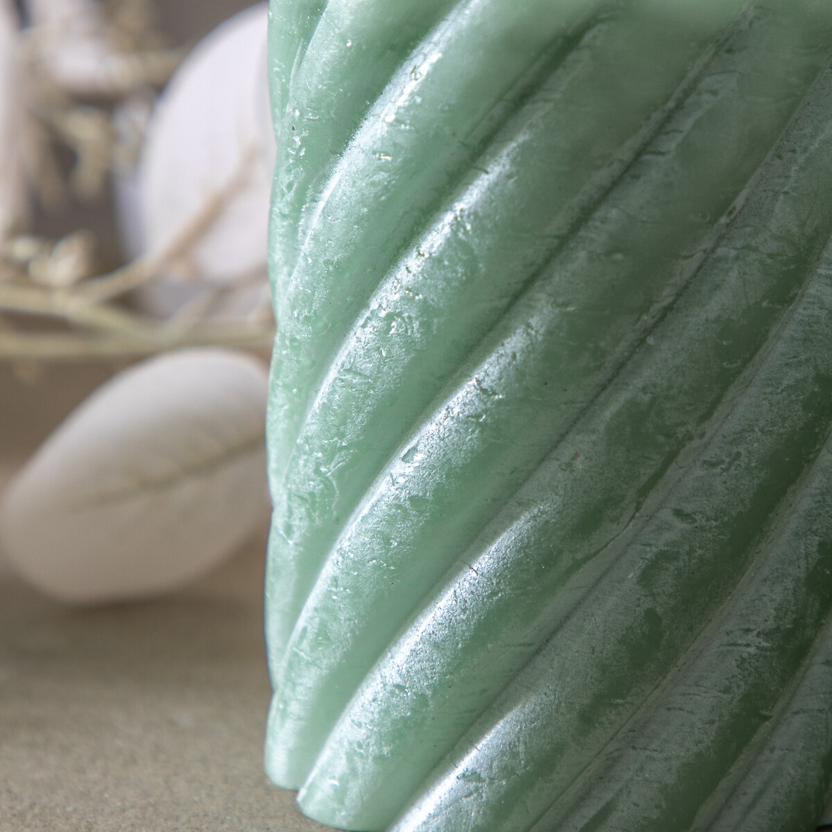 Pack of 2 20cm Vanilla Pillar Candle Twist Sage green, ÉDITÉ