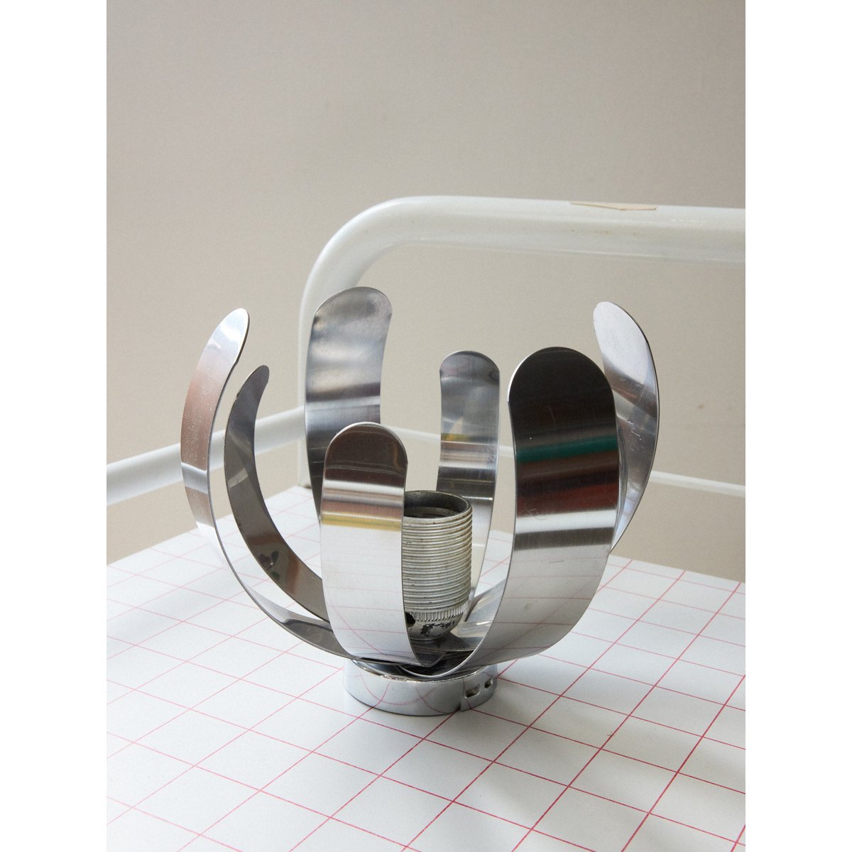 Paire d'appliques en chrome Sonia N°304 - Bon état gris, DEBONGOUT