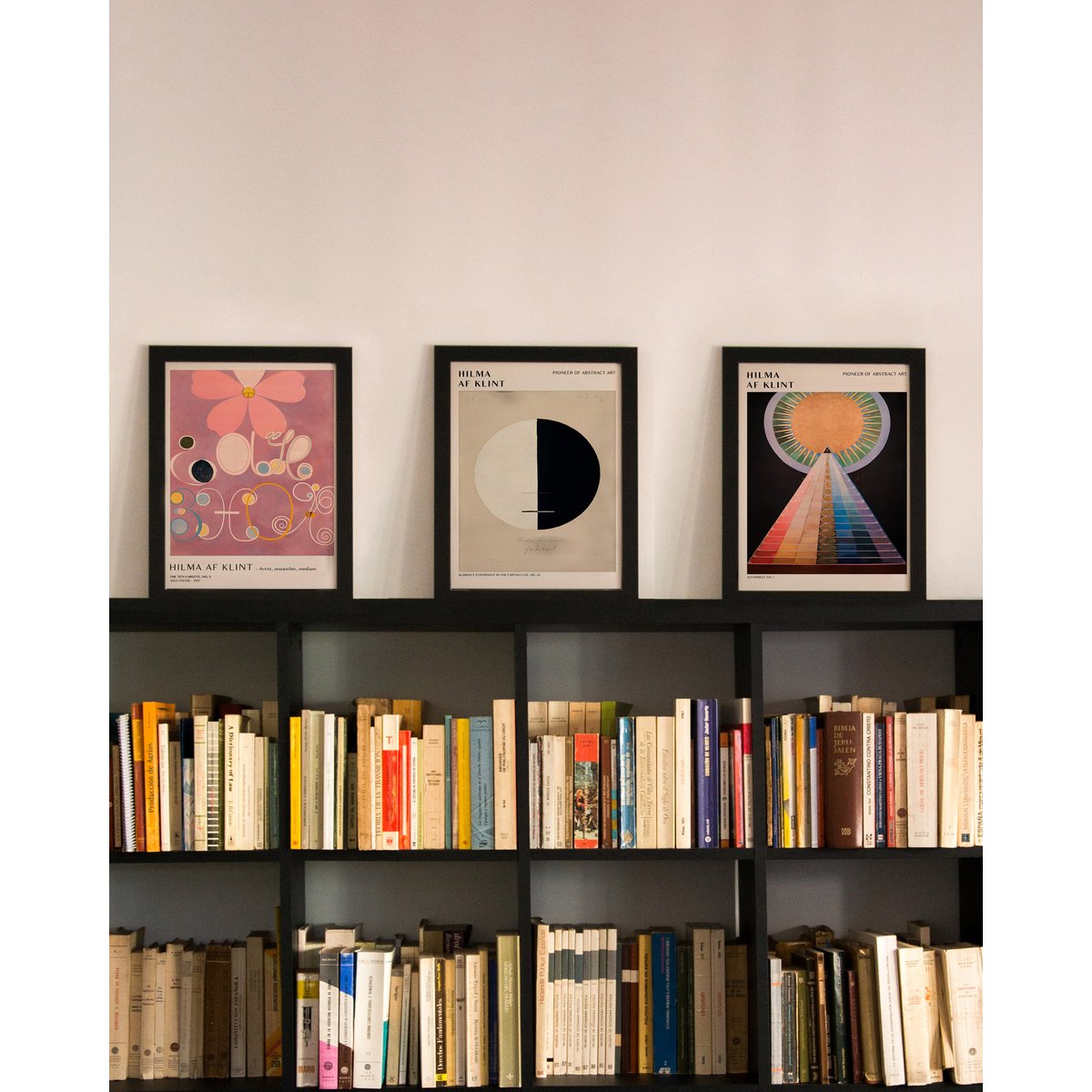 Tableau avec cadre noir 40x30 HILMA 2 couleur unique, REALLY NICE THINGS