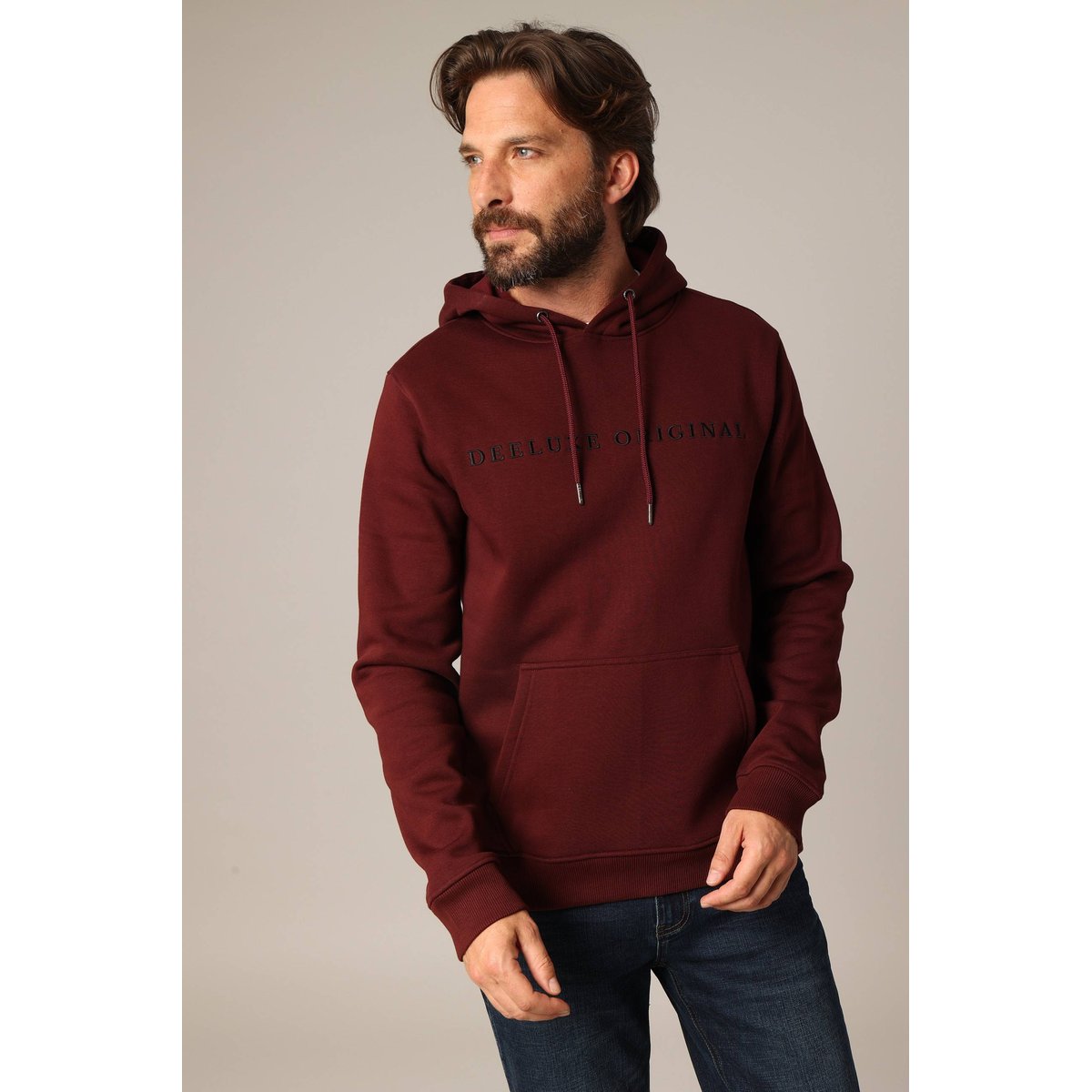 Sweat à capuche en molleton avec inscription brodée « deeluxe original » BEN cabernet, DEELUXE