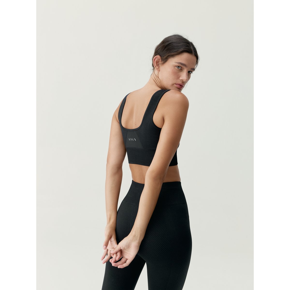 Brassière de sport femme Idara maintien élevé bretelles coussinets amovibles noir profond, BORN