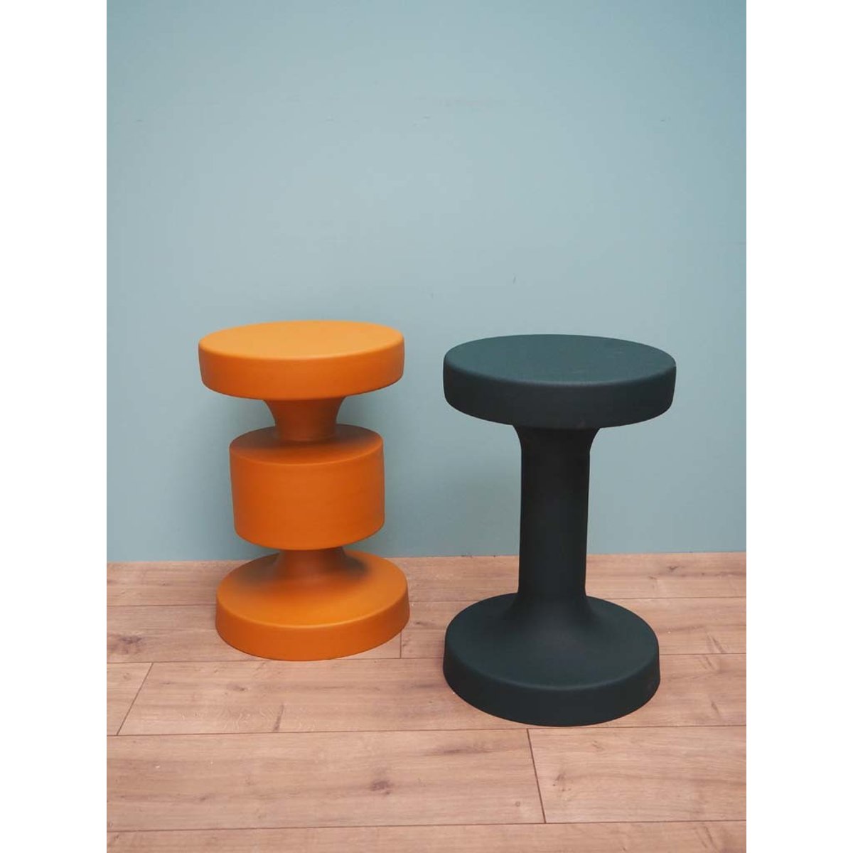 Table en métal ronde Forms orange, CHEHOMA