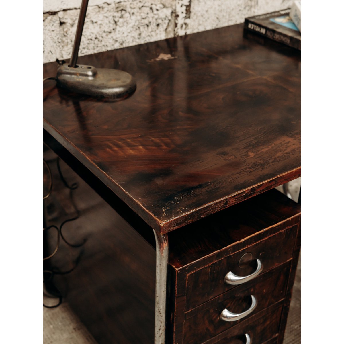 Bureau Bauhaus Yvan N°132 - Bon état bois, DEBONGOUT