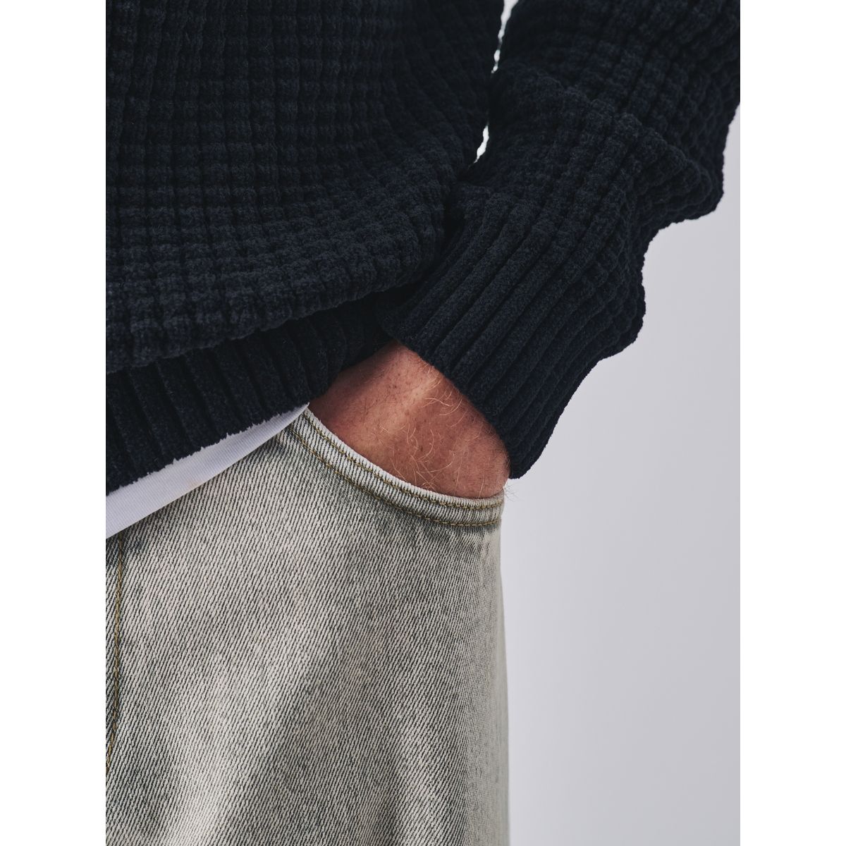 Pull en chenille gaufré et col zippé noir, NEXT
