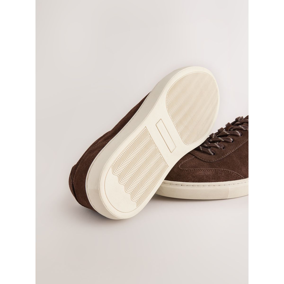Baskets habillées en daim marron, NEXT