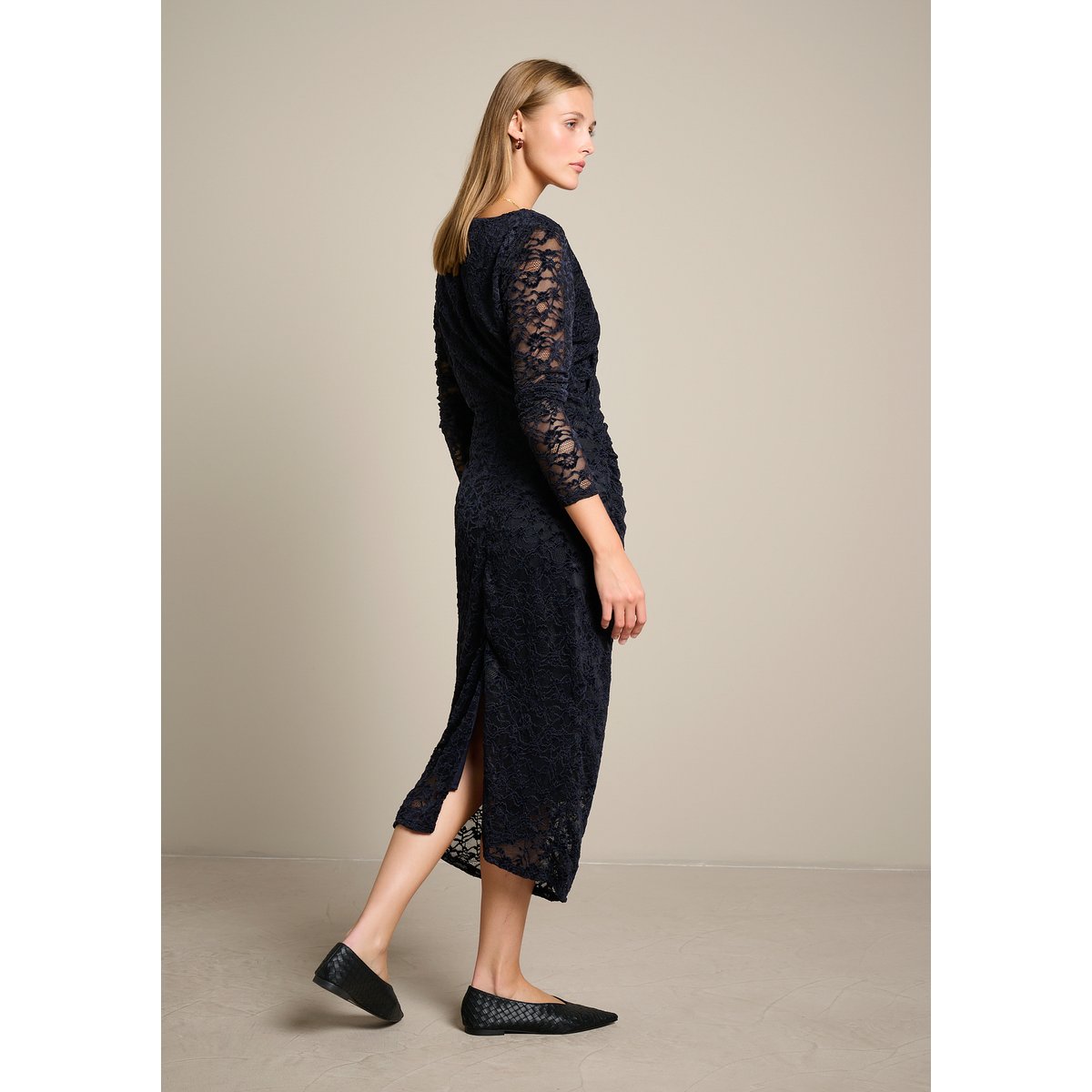 Robe midi drapée en dentelle bleu marine, LOLALIZA