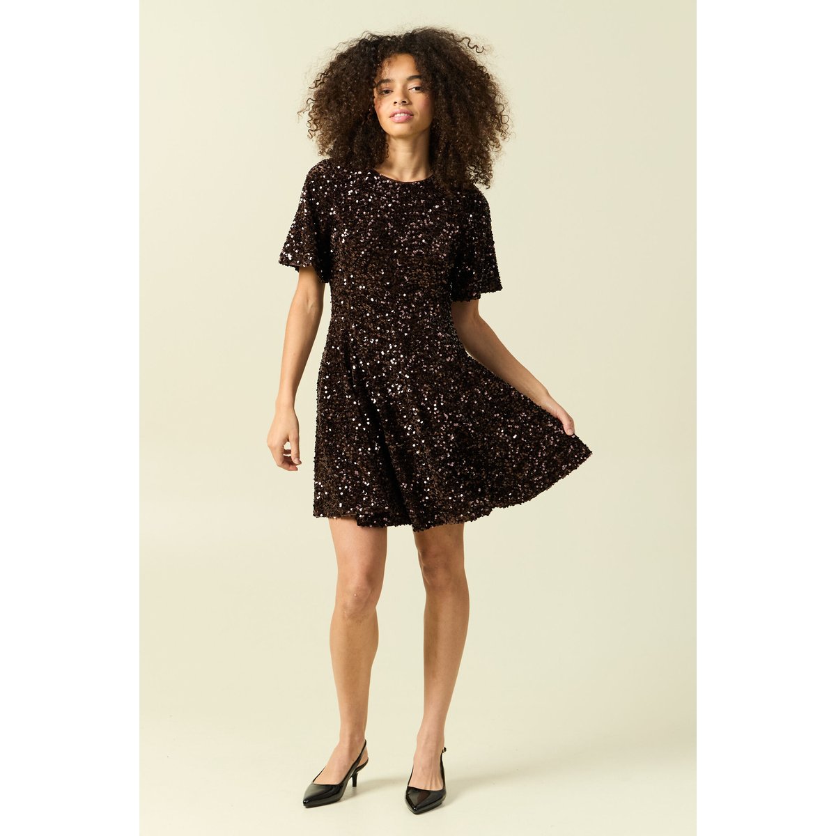 Robe manches courtes à sequins marron, BONOBO