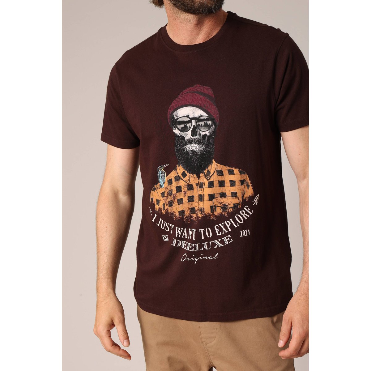 T-shirt en coton avec imprimé hipster barbu et le message « je veux juste explorer ». TELLSON walnut, DEELUXE