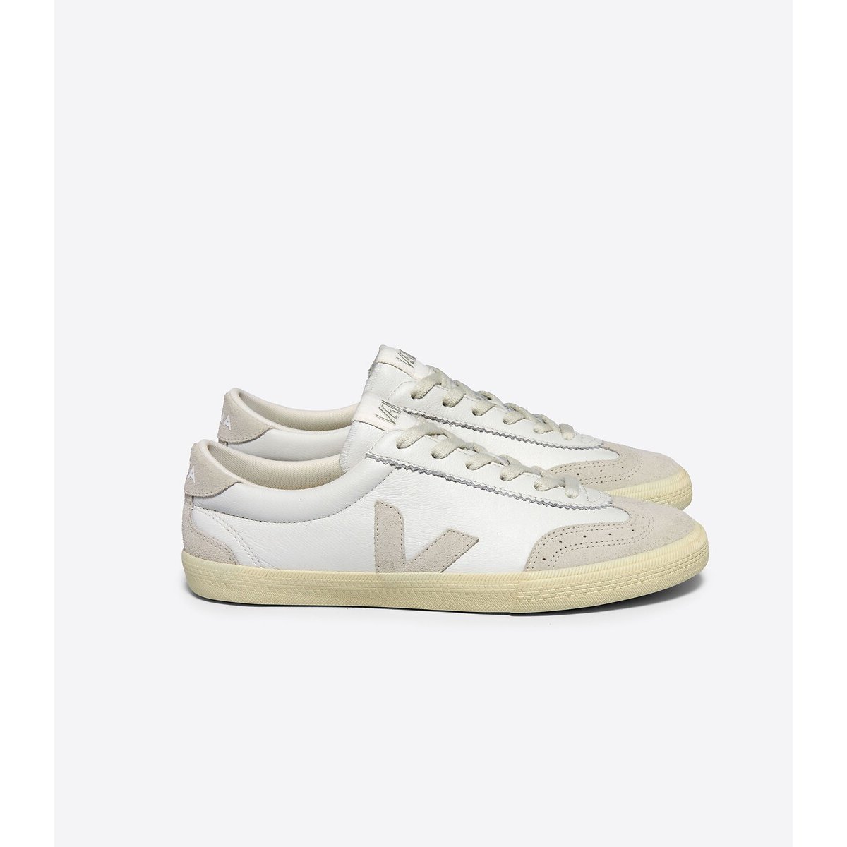 Baskets en cuir VOLLEY ecru, VEJA
