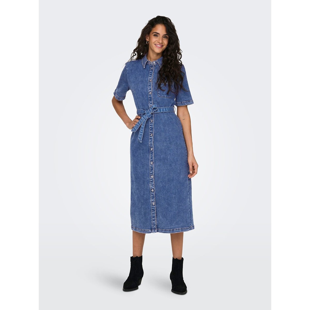 Robe en jean, manches courtes, avec ceinture medium blue, ONLY