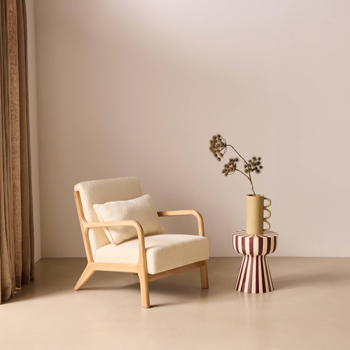 Fauteuil scandinave bois d'hévéa et bouclette texturée LORENS beige, SWEEEK