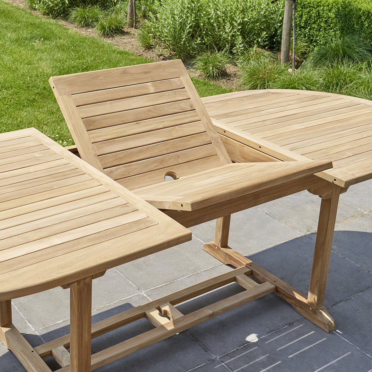 Table de jardin en teck extensible 8/10 places  MIDLAND naturel, BERAH GETAH