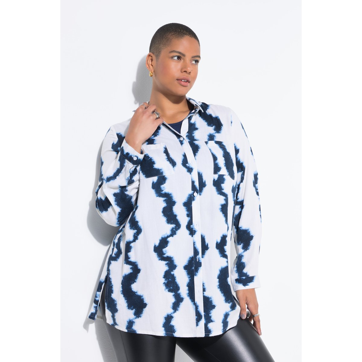 Chemisier imprimé batik, Boxy Shape bleu foncé, STUDIO UNTOLD