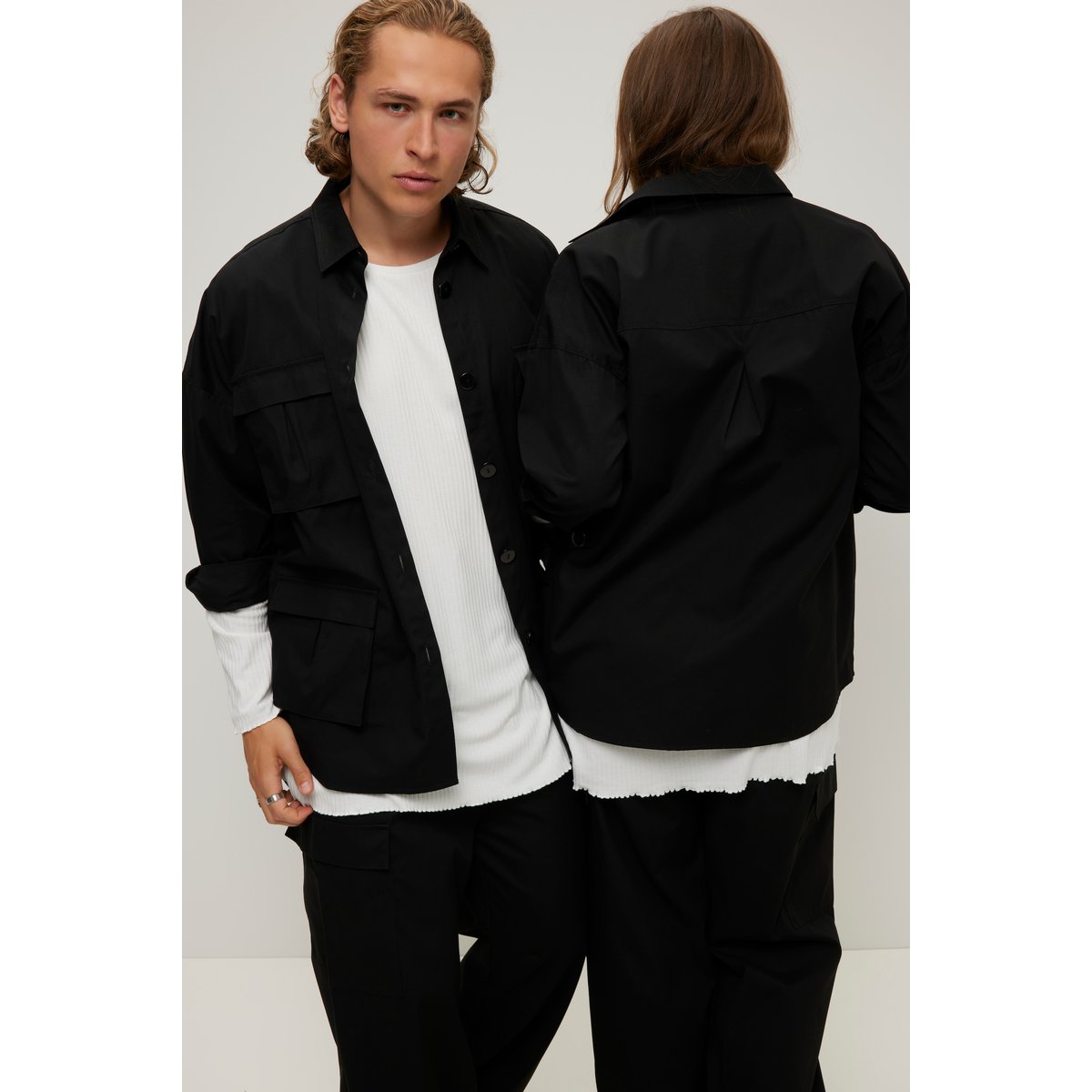 Veste chemise oversize à manches longues. noir, STUDIO UNTOLD