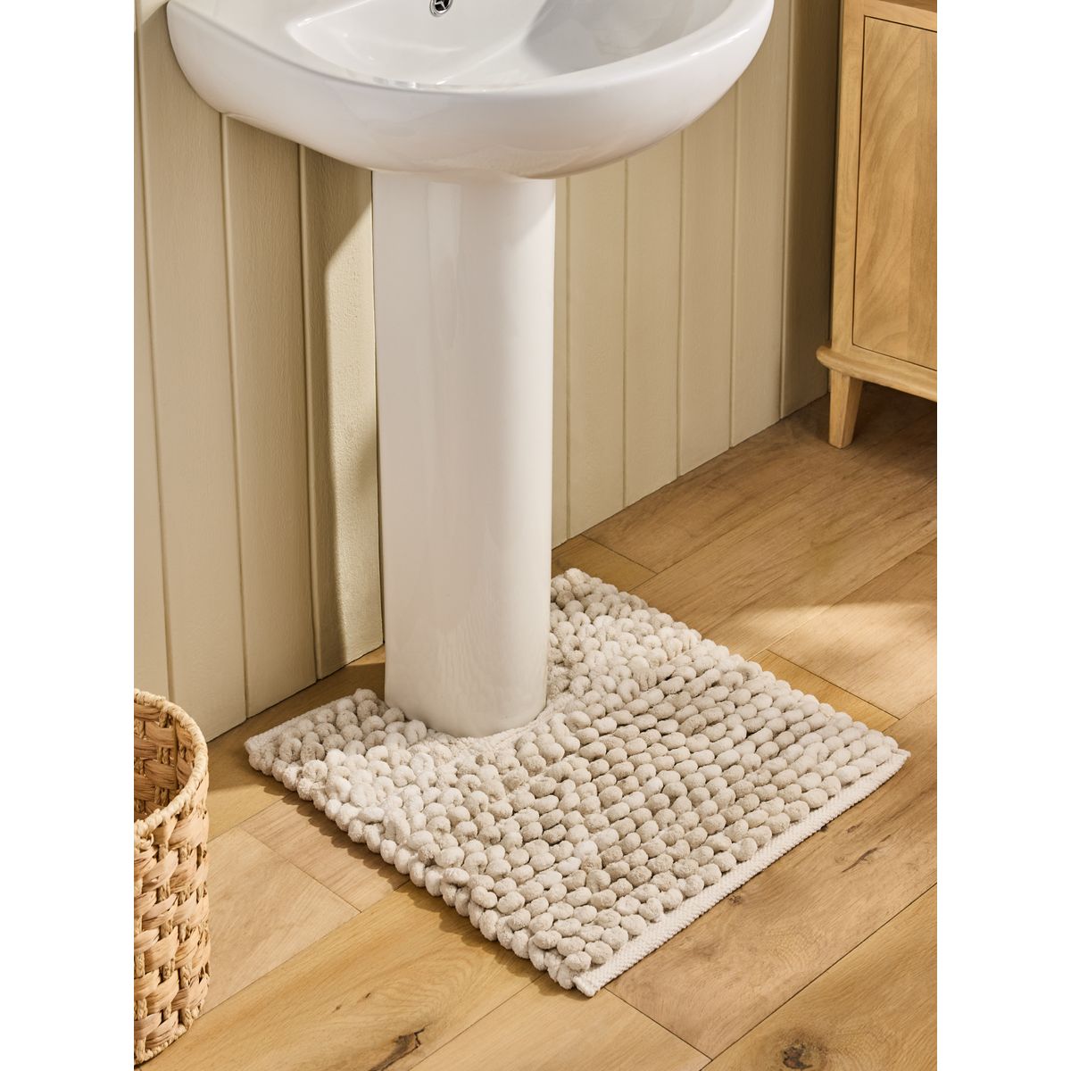 Tapis de bain à pompons naturel, NEXT