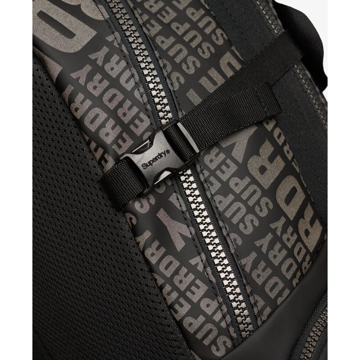 Sac à dos Tarp All Over Print noir aop réfléchissant, SUPERDRY