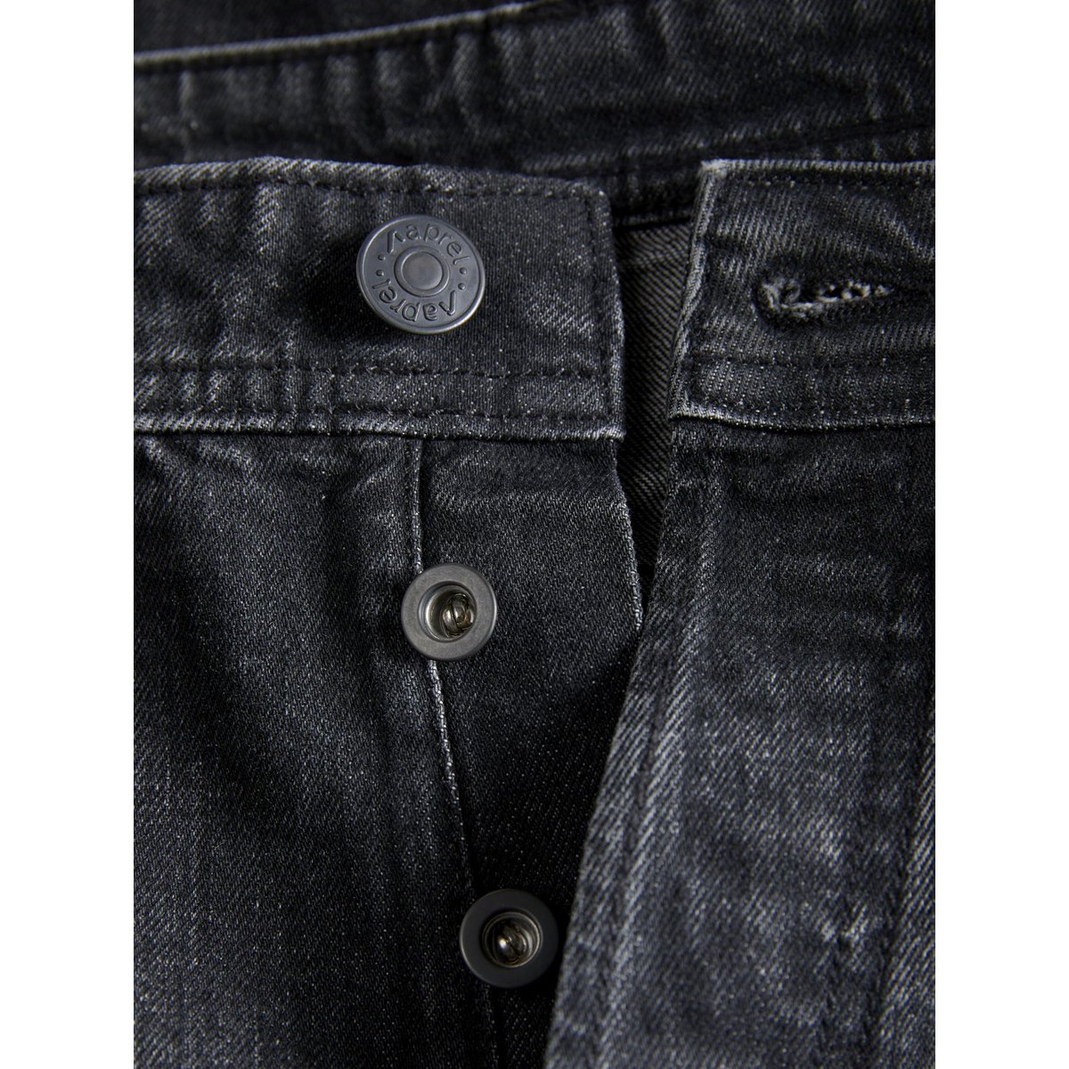 Jean Coupe Tapered black denim, aprel