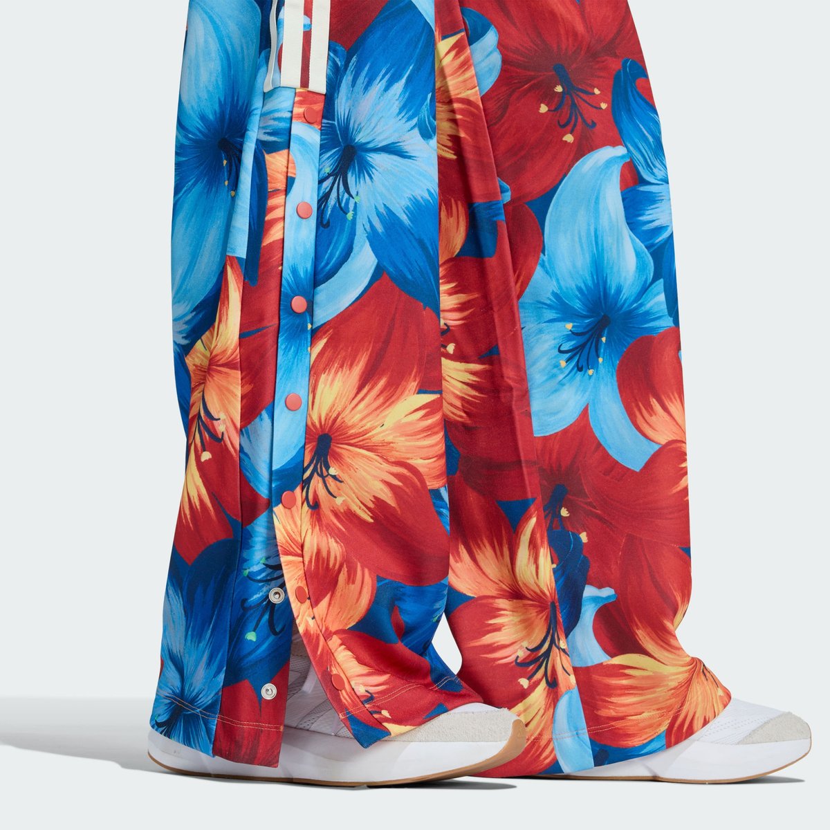 Pantalon large, imprimé, FARM RIO light blue / tactile red / cream white, ADIDAS SPORTSWEAR