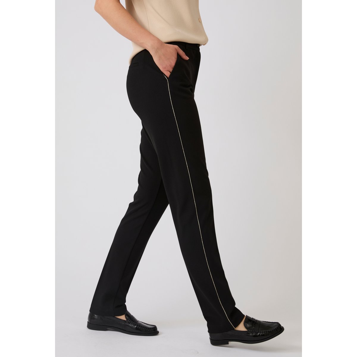 Pantalon maille crêpe stretch liserés côtés rouge bordeaux, DAMART