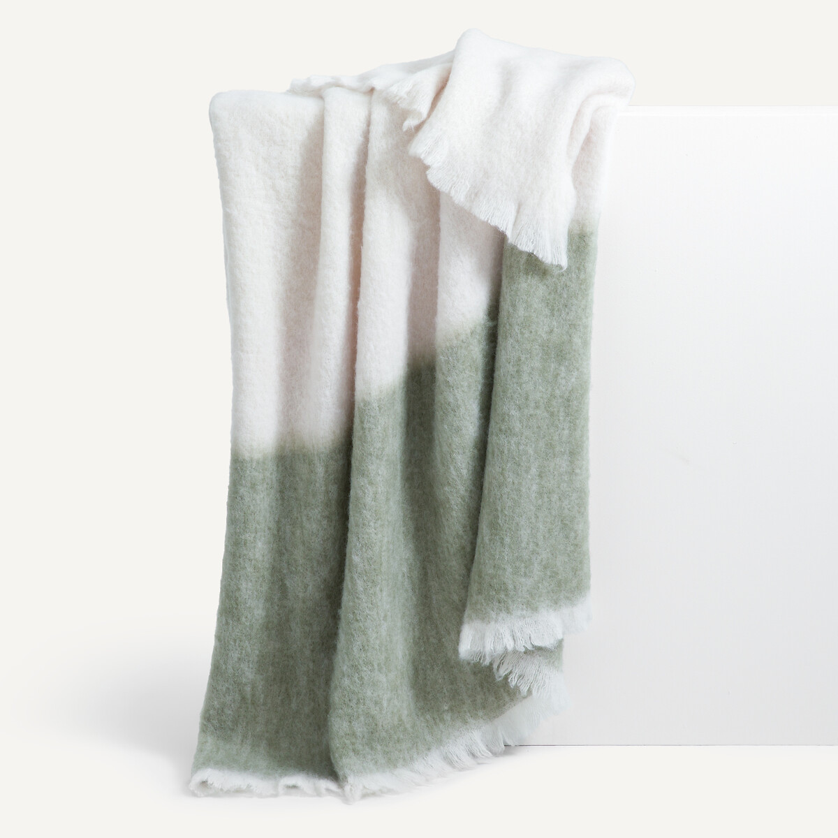 Plaid bicolore en laine et polyamide, Tzara ecru/vert boisé, AM.PM