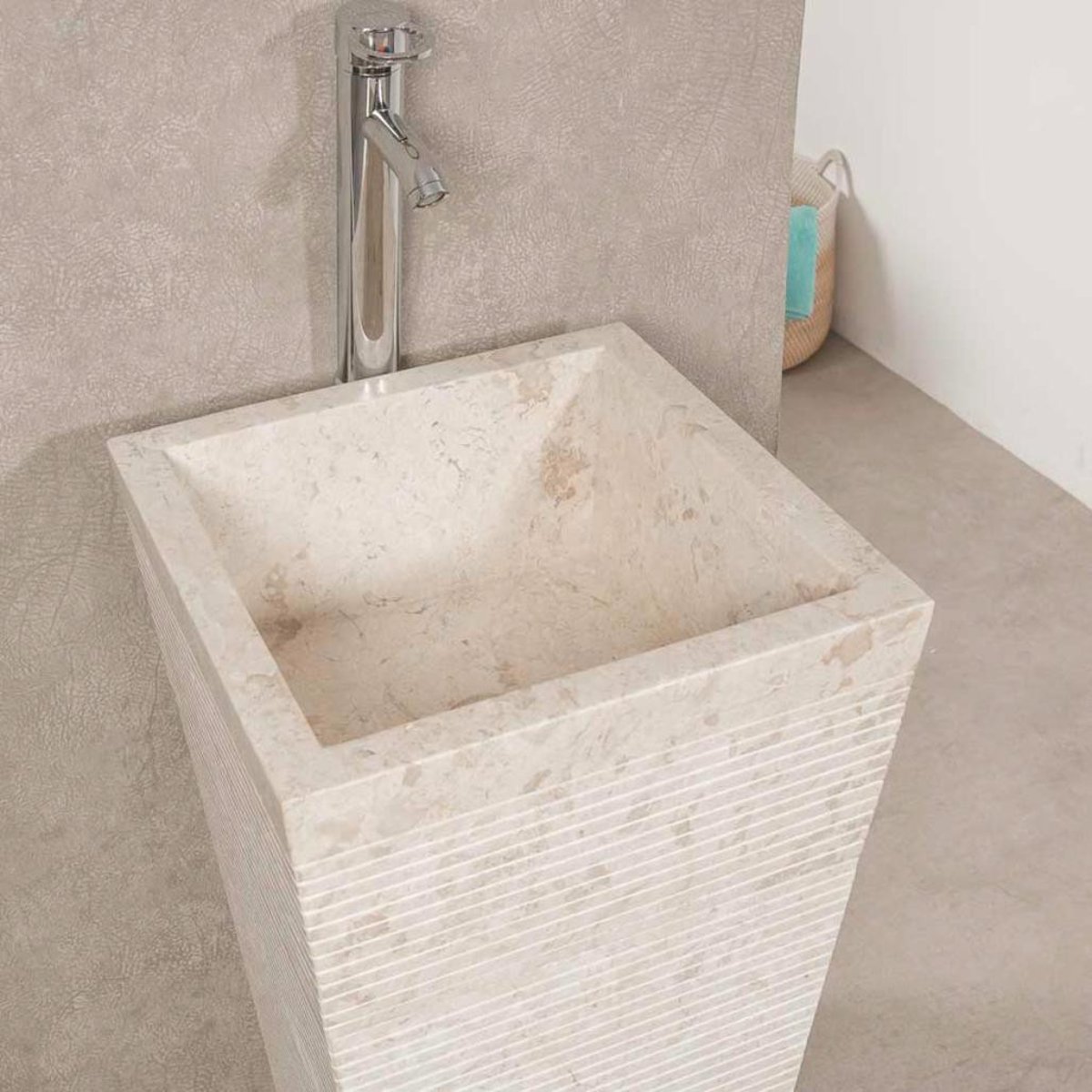 Vasque en pierre carrée sur pied pyramide GUIZEH crème, WANDA COLLECTION